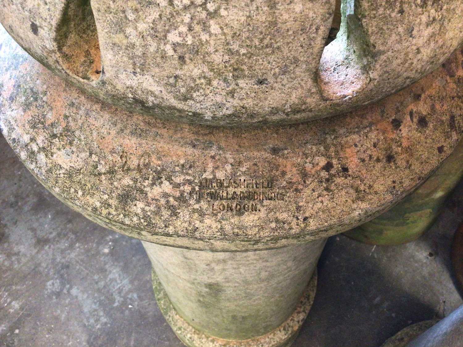 Pair of Victorian chimney pots - Image 5 of 10