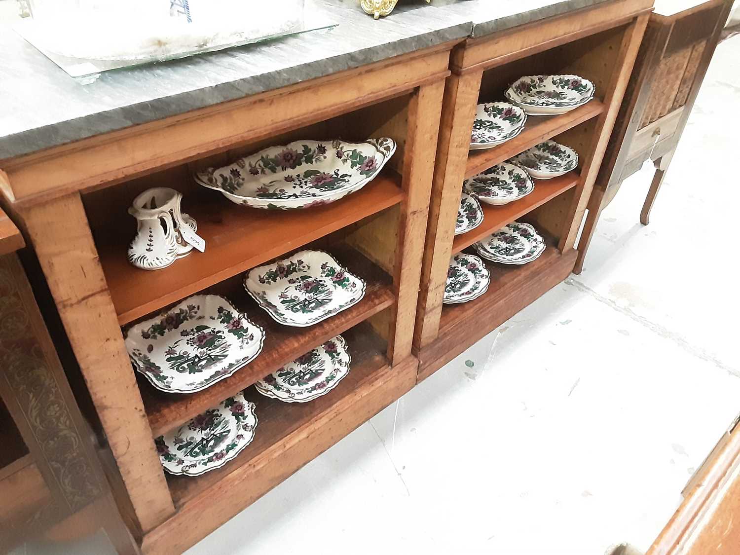 Victorian dessert service, decorated with an Indian Tree type pattern, including a centrepiece, thre