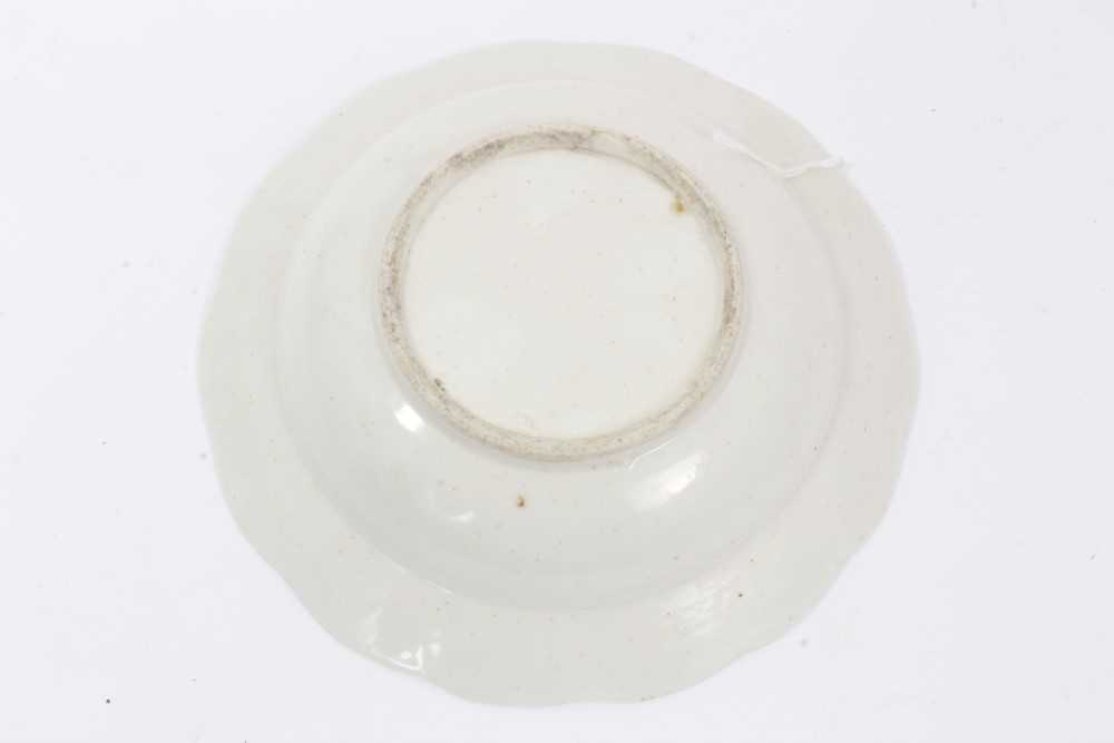 Rare early Bow finger bowl stand, circa 1750-52, painted in the Chinese famille verte palette, 14.75 - Image 3 of 3
