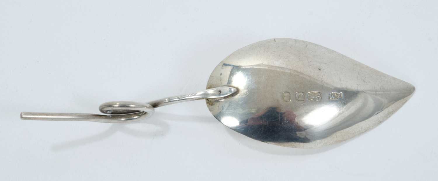 George III silver caddy spoon in the form of a leaf - Image 2 of 2