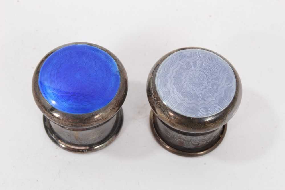 Two early 20th century glass scent bottles with silver and guilloche enamel tops in a leather case - Image 7 of 9