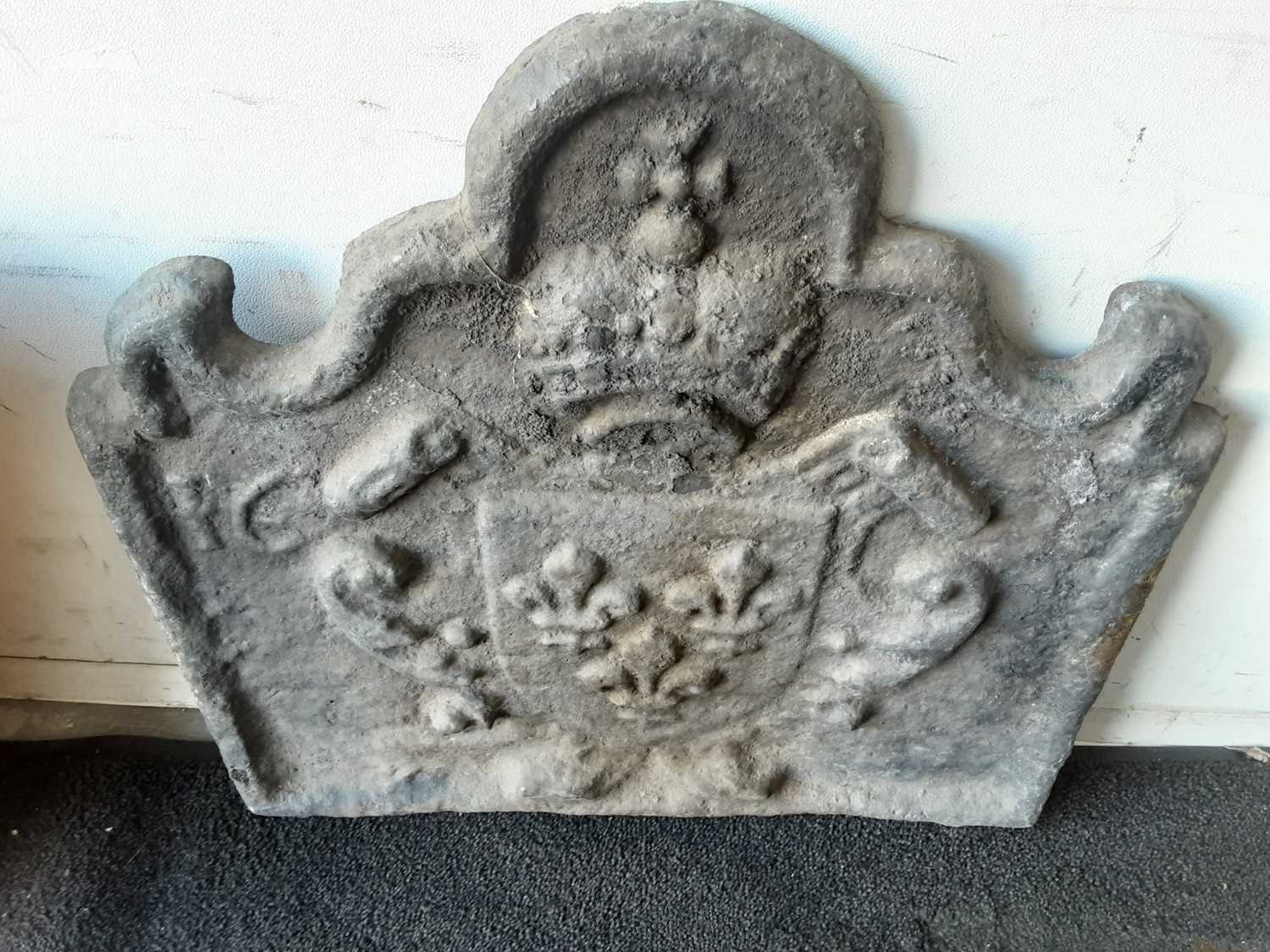 Antique cast iron fire back with heraldic motif