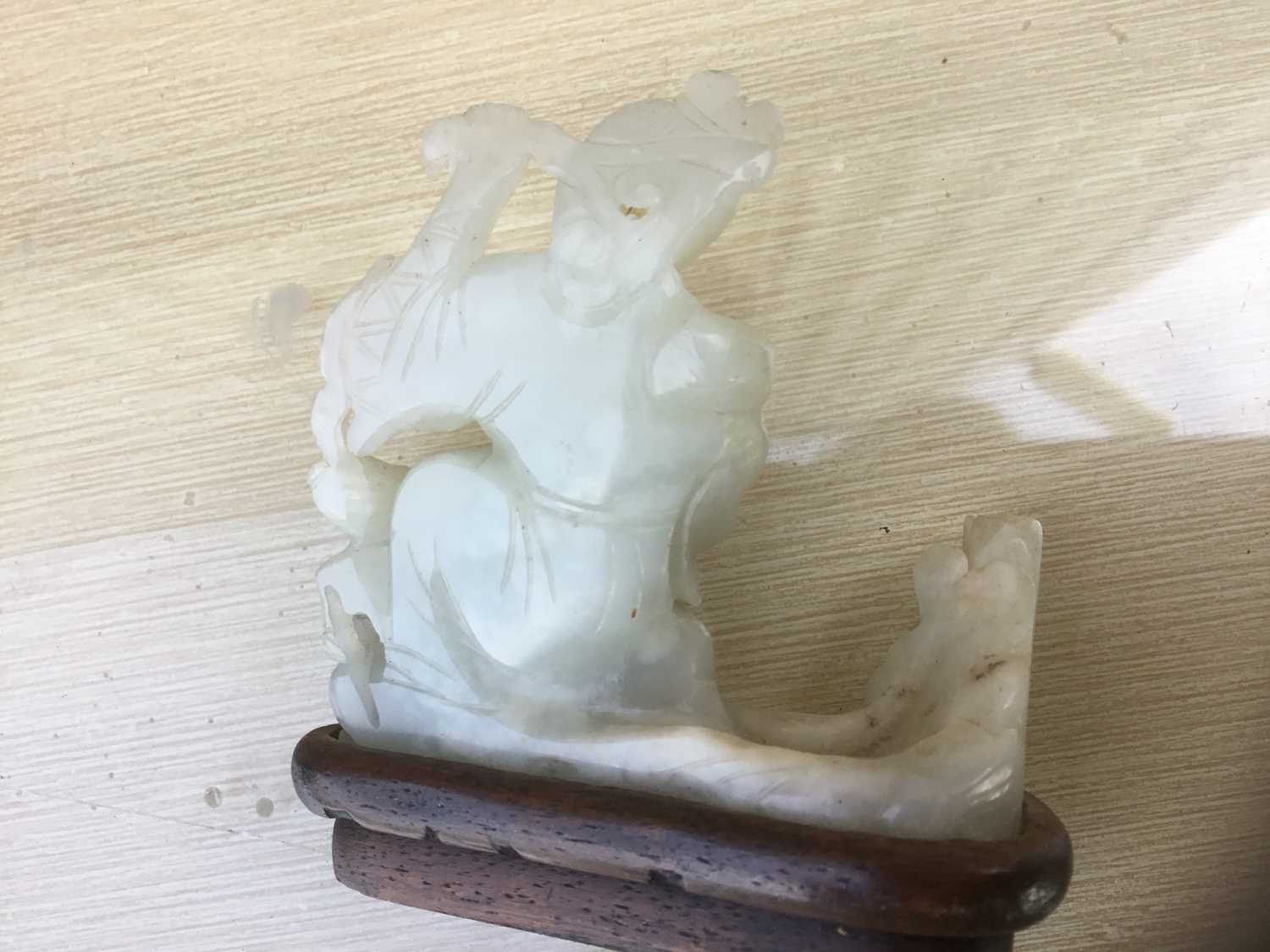 Good Chinese carved jade figure, together with a carved jade bi-disc - Image 20 of 28