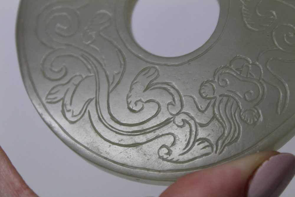 Good Chinese carved jade figure, together with a carved jade bi-disc - Image 5 of 28