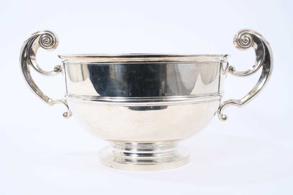 Fine quality Edwardian punch bowl, with central ribbed band and twin scroll handles