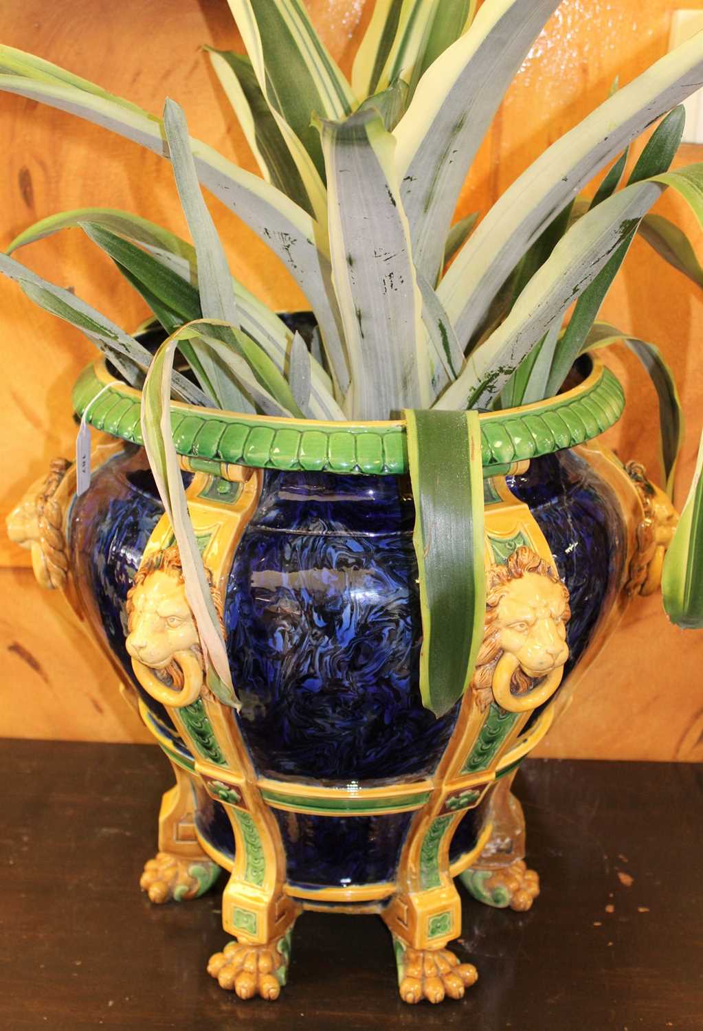 Large 19th century English majolica jardinière, decorated in relief with lion masks and paw feet on