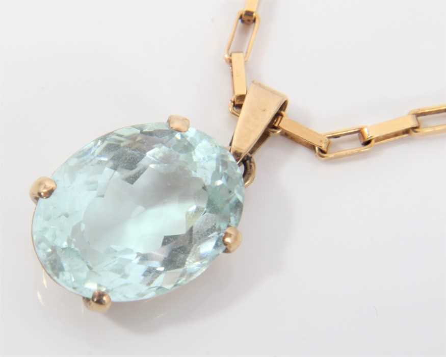 Aquamarine single stone pendant with an oval mixed cut aquamarine measuring approximately 15.9mm x 1 - Image 4 of 5