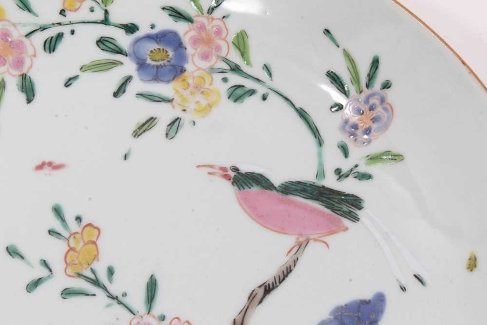 Chinese famille rose saucer dish, Qianlong period, decorated with an exotic bird perfected on a bran - Image 3 of 4