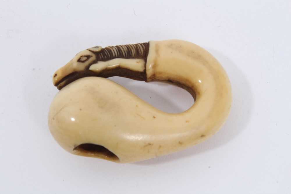 Japanese Edo period carved ivory netsuke in the form of a horse and gourd, with yellow patina - Image 2 of 4