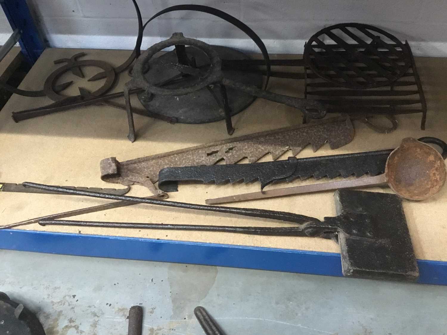 Collection of antique wrought iron fireside equipment - Image 6 of 6