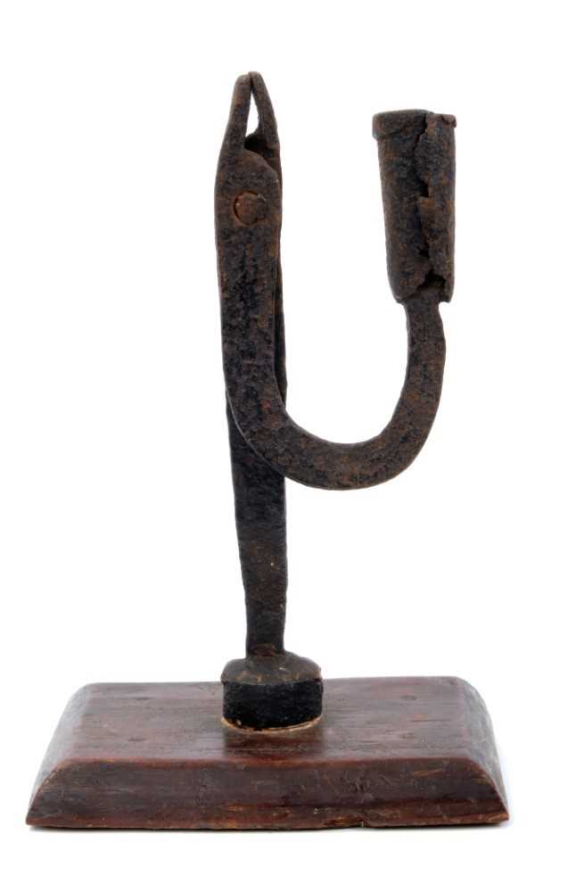 18th century wrought iron nip rush light holder, the arm with candlestick socket, fruitwood base,