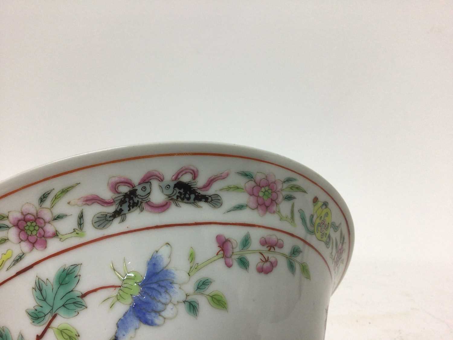 Pair of Chinese famille rose porcelain bowls, c.1900, decorated with tropical birds, flowers and aus - Image 8 of 9