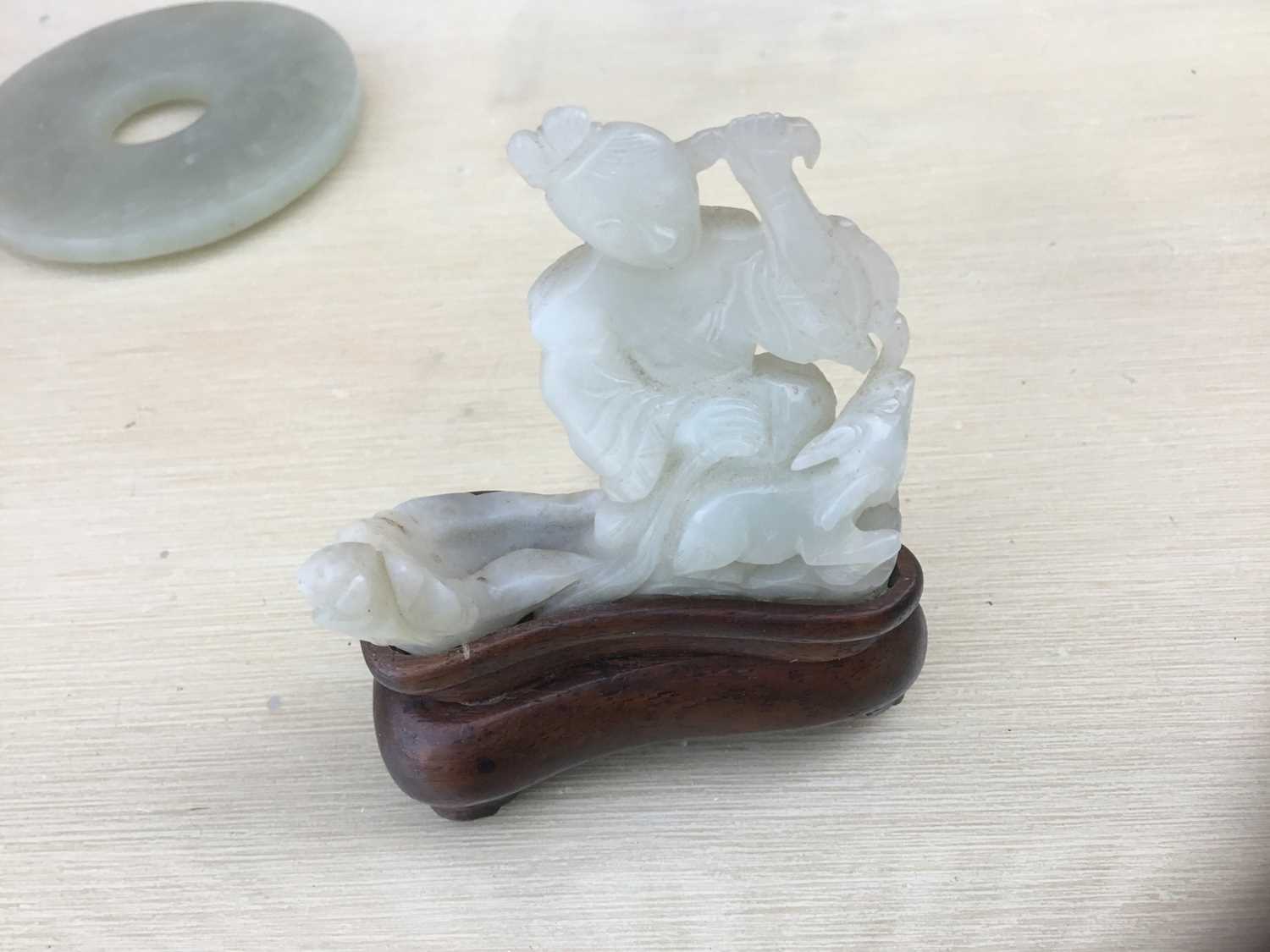 Good Chinese carved jade figure, together with a carved jade bi-disc - Image 28 of 28