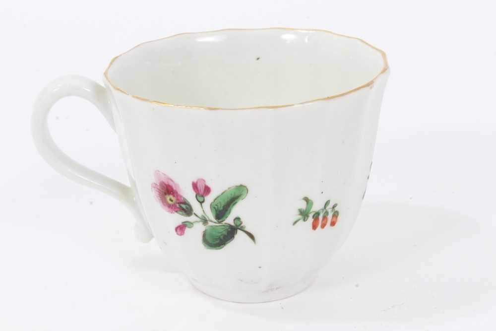 Worcester faceted coffee cup and saucer, circa 1770, polychrome painted with flowers - Image 5 of 7