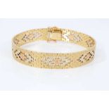 Three-colour 18ct gold bracelet with articulated fancy links