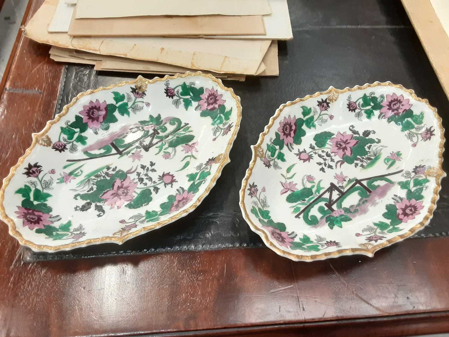 Victorian dessert service, decorated with an Indian Tree type pattern, including a centrepiece, thre - Image 4 of 10