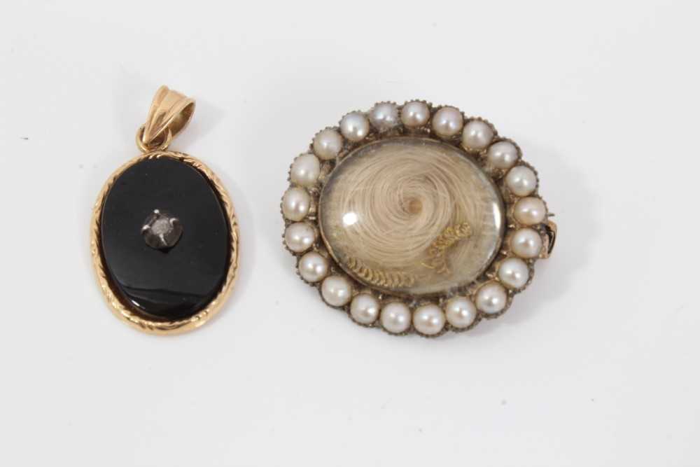 Russian gold cross pendant, seed pearl mourning brooch, signet ring, cross, onyx pendant and two stu - Image 4 of 7