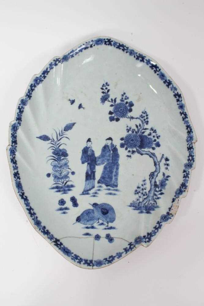 Two 18th century Chinese blue and white leaf-shaped porcelain dishes, painted with figures - Image 6 of 11