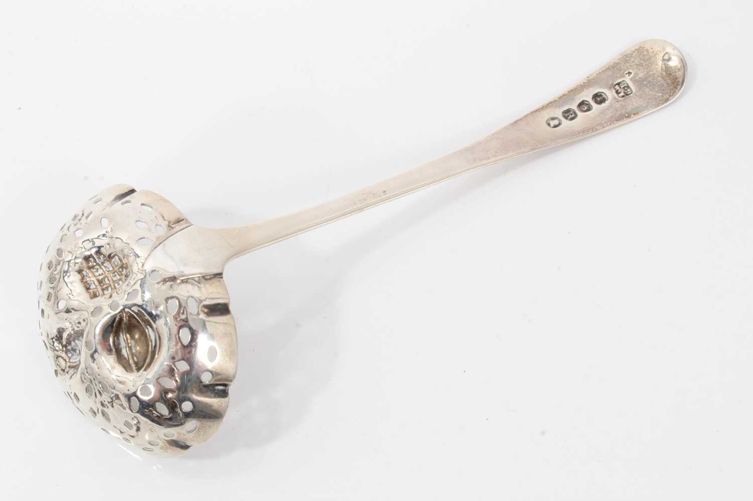 19th century Continental silver caddy spoon with embossed decoration, stamped 930 and import marks f - Image 7 of 10