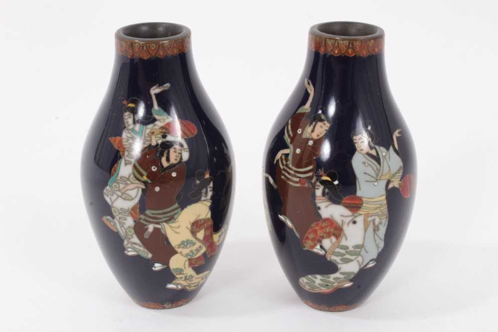 Japanese cloisonné vase with dragon decoration and a small pair of cloisonne vases - Image 8 of 17