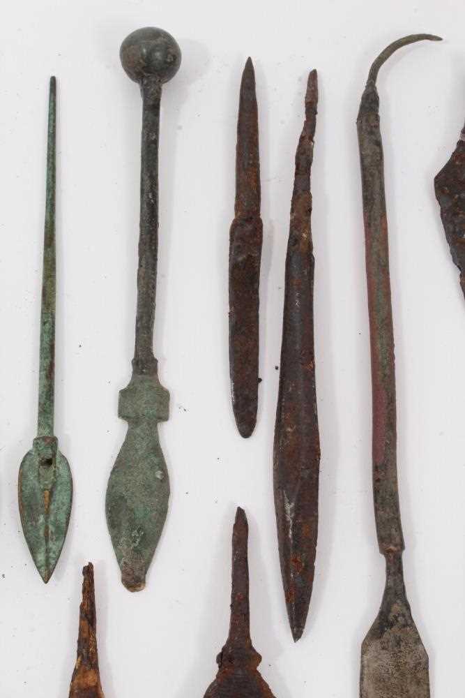 Collection of bronze arrows and spear points, Roman and later (14) - Image 3 of 5