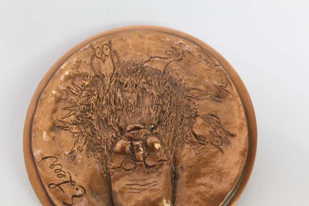 *Ronald Searle (1920-2011) bronze medallion - Edward Lear 1812-1888, Pere Du Non-Sens Provenance: - Image 6 of 8