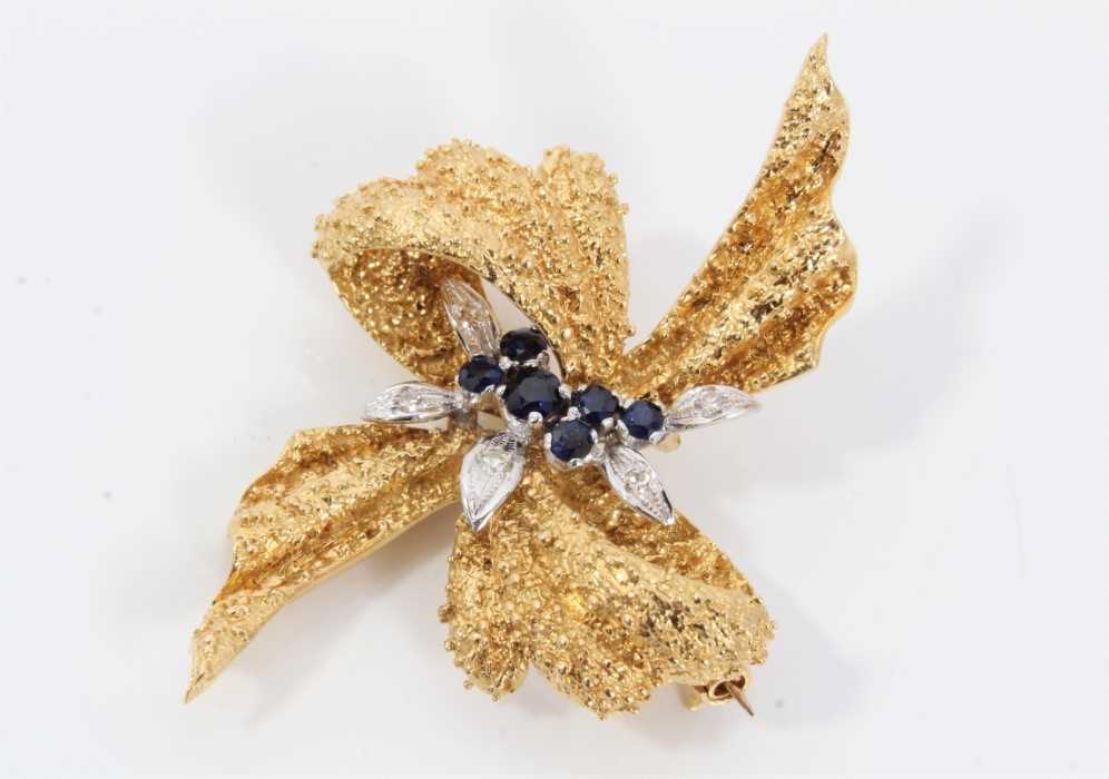 18ct gold sapphire and diamond brooch