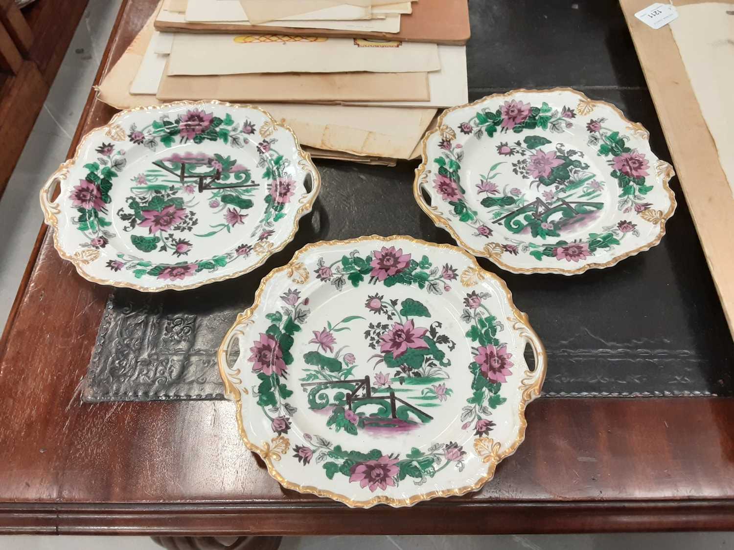 Victorian dessert service, decorated with an Indian Tree type pattern, including a centrepiece, thre - Image 7 of 10