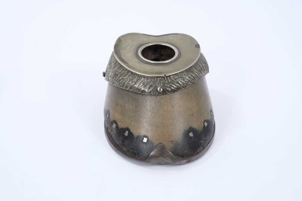 Late Victorian horse hoof inkwell with silver plated mounts - Image 2 of 2