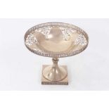 Early George V silver footed dish of circular form, with pierced decoration and gallery,