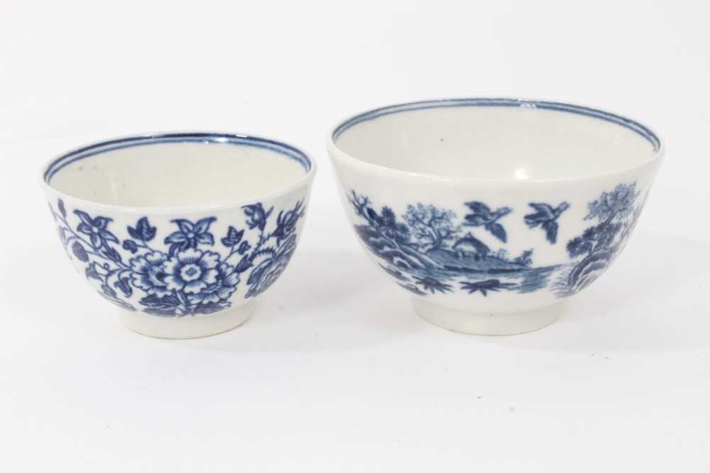 A Worcester Fence pattern stand for a butter tub, two blue printed tea bowls and a saucer (the sauce - Image 8 of 11