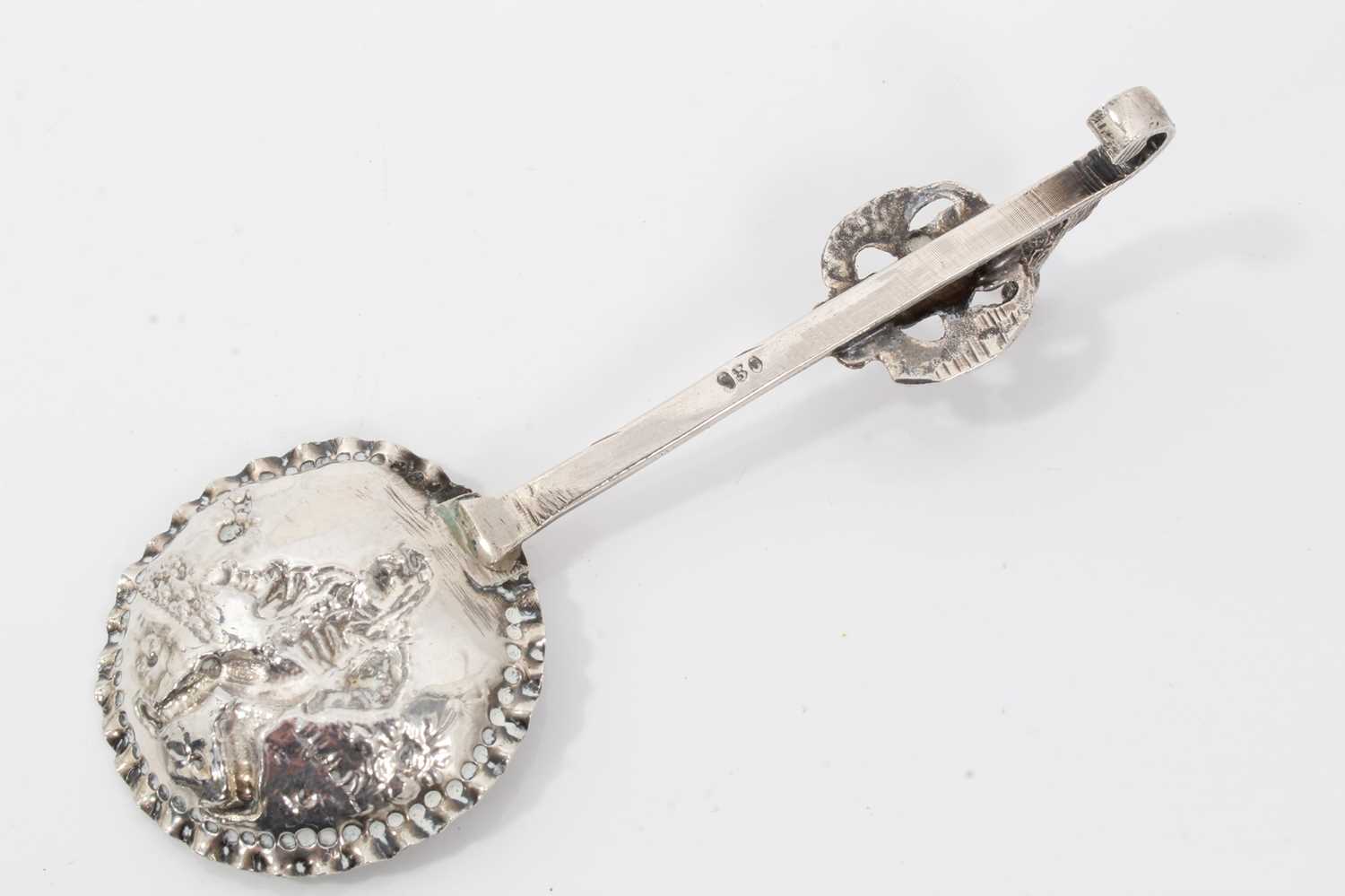 19th century Continental silver caddy spoon with embossed decoration, stamped 930 and import marks f - Image 10 of 10