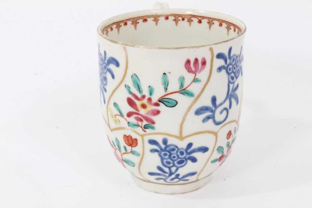 Worcester coffee cup, circa 1770, painted with a variant of the Queen's pattern, 6.25cm high - Image 2 of 5