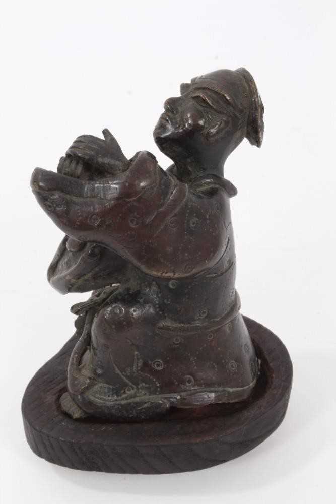 Chinese bronze figure of a man making a devotional offering, on a later wooden base - Image 2 of 13