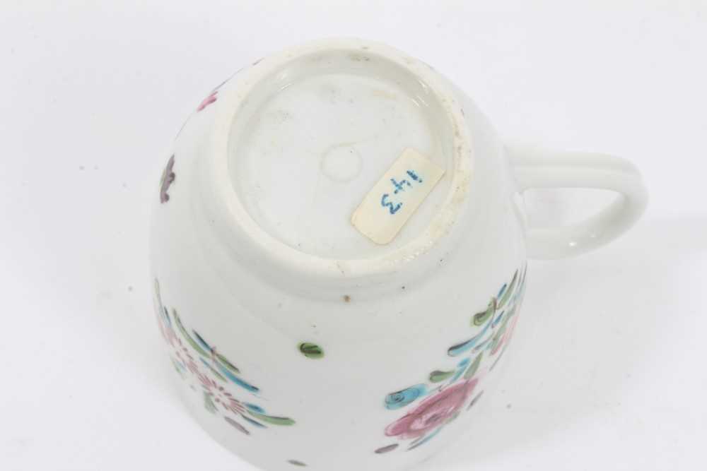 Worcester coffee cup, circa 1770, polychrome painted with flowers, with iron red inner border, 6.5cm - Image 5 of 7