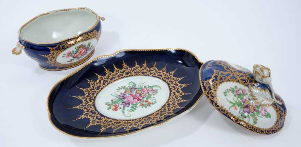 Worcester oval sauce tureen, cover and stand, circa 1772-75, polychrome painted with flowers on a co - Image 3 of 7