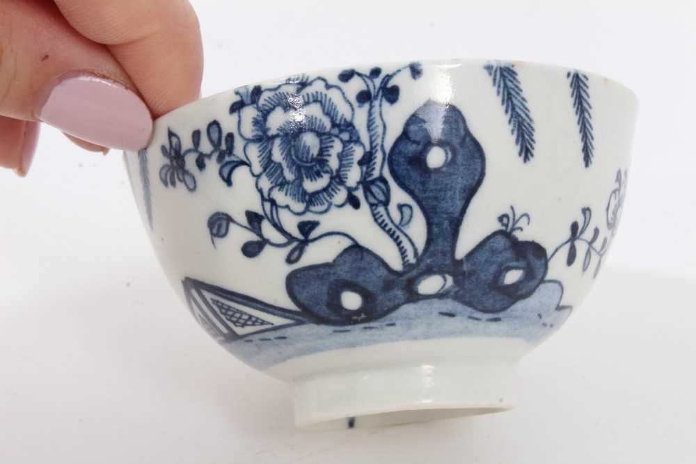 Lowestoft blue and white tea bowl, and a Bow blue and white tea bowl, both decorated in the Chinese - Image 2 of 10