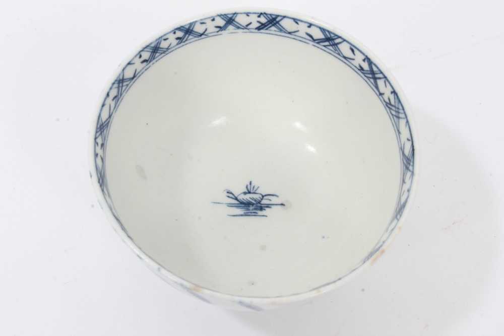 Lowestoft blue and white tea bowl, and a Bow blue and white tea bowl, both decorated in the Chinese - Image 4 of 10