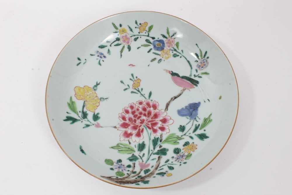 Chinese famille rose saucer dish, Qianlong period, decorated with an exotic bird perfected on a bran