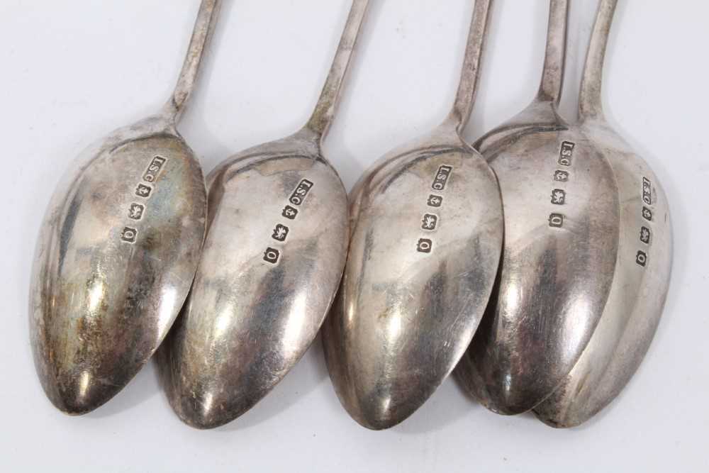 Composite set of six George V silver teaspoons, with two pairs sugar tongs in a fitted case - Image 3 of 5