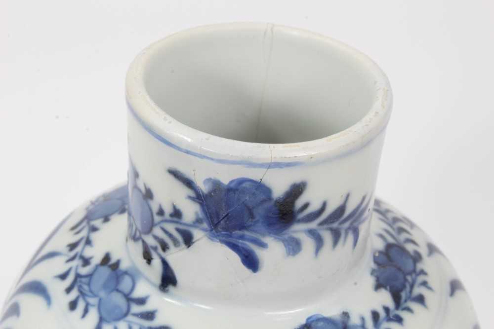 Three Chinese blue and white vases - Image 7 of 18