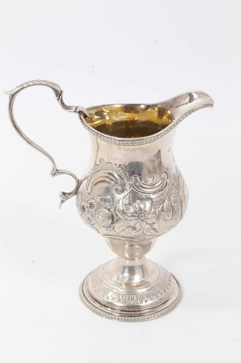 George III silver cream jug with engraved coronet and monogram - Image 3 of 6