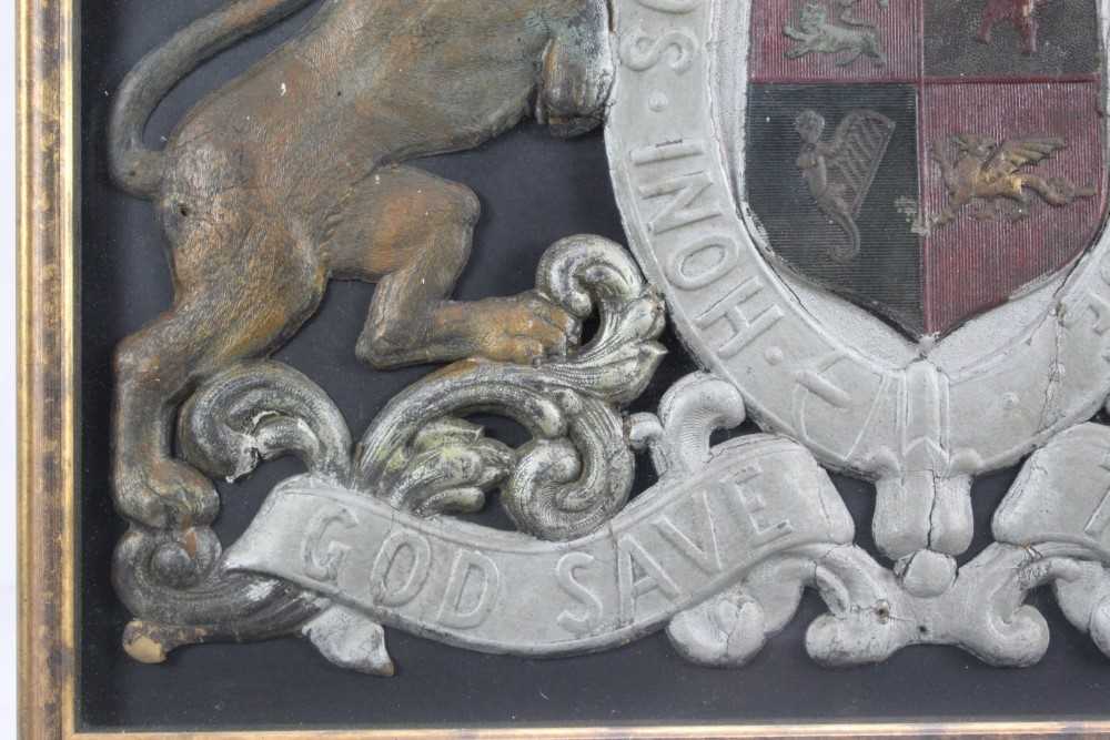 Unusual embossed and painted leather panel depicting the coat of arms, with 'God save the King', fra - Image 4 of 10