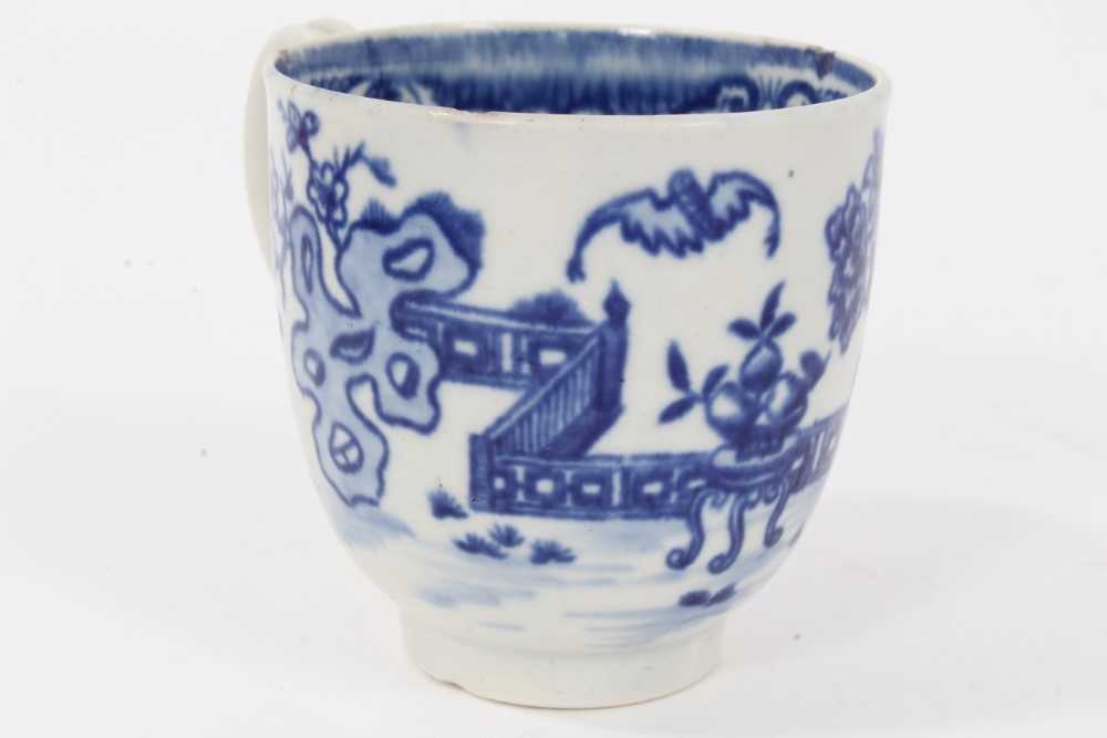 Worcester coffee cup, circa 1780, printed in blue with the Bat pattern, 5.75cm high - Image 3 of 6