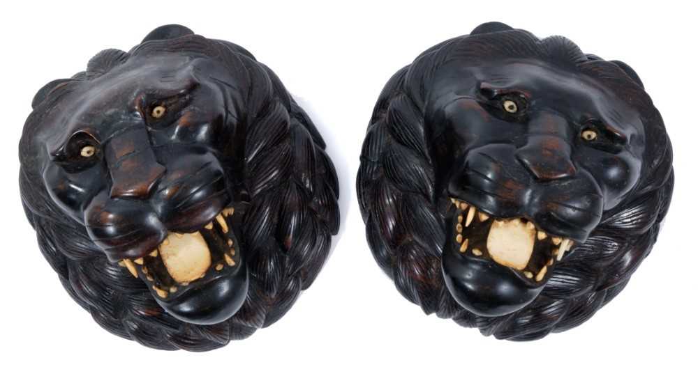 Pair of Indian carved wooden lion's heads with bone eyes, teeth and tongue - Image 3 of 5