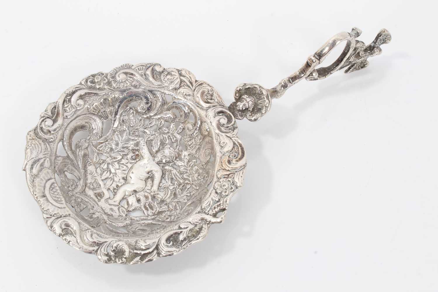 19th century Continental silver caddy spoon with embossed decoration, stamped 930 and import marks f - Image 2 of 10