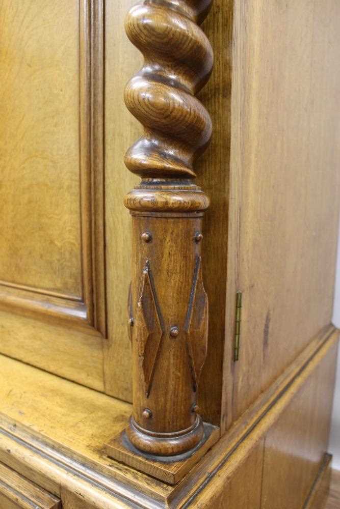 Good quality late Victorian oak double wardrobe with single drawer - Image 6 of 11