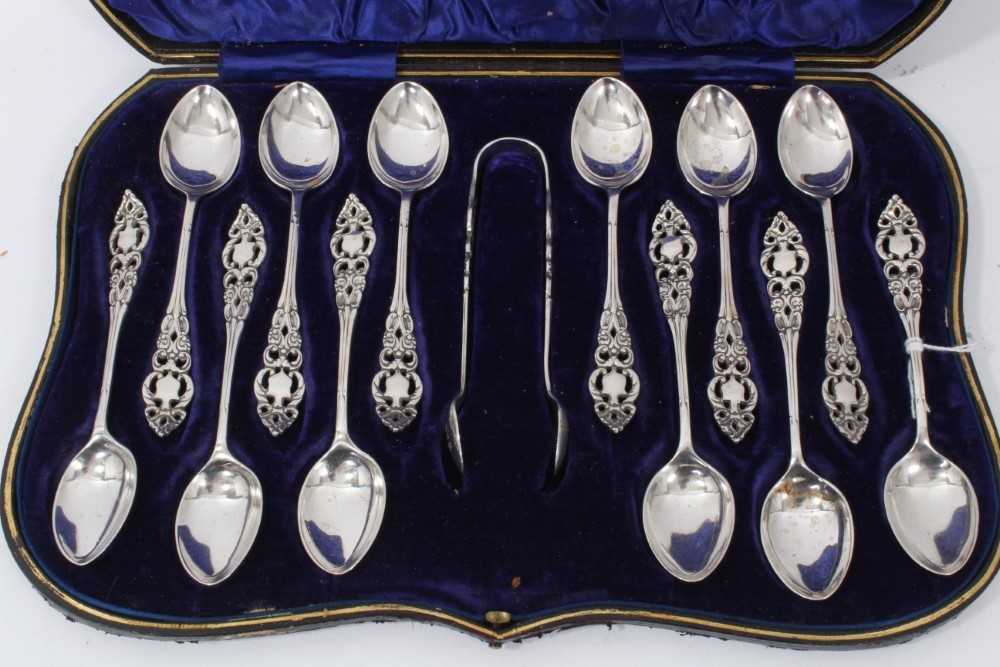 Set of twelve Edwardian silver teaspoons and matching sugar tongs, in a fitted case - Image 2 of 3