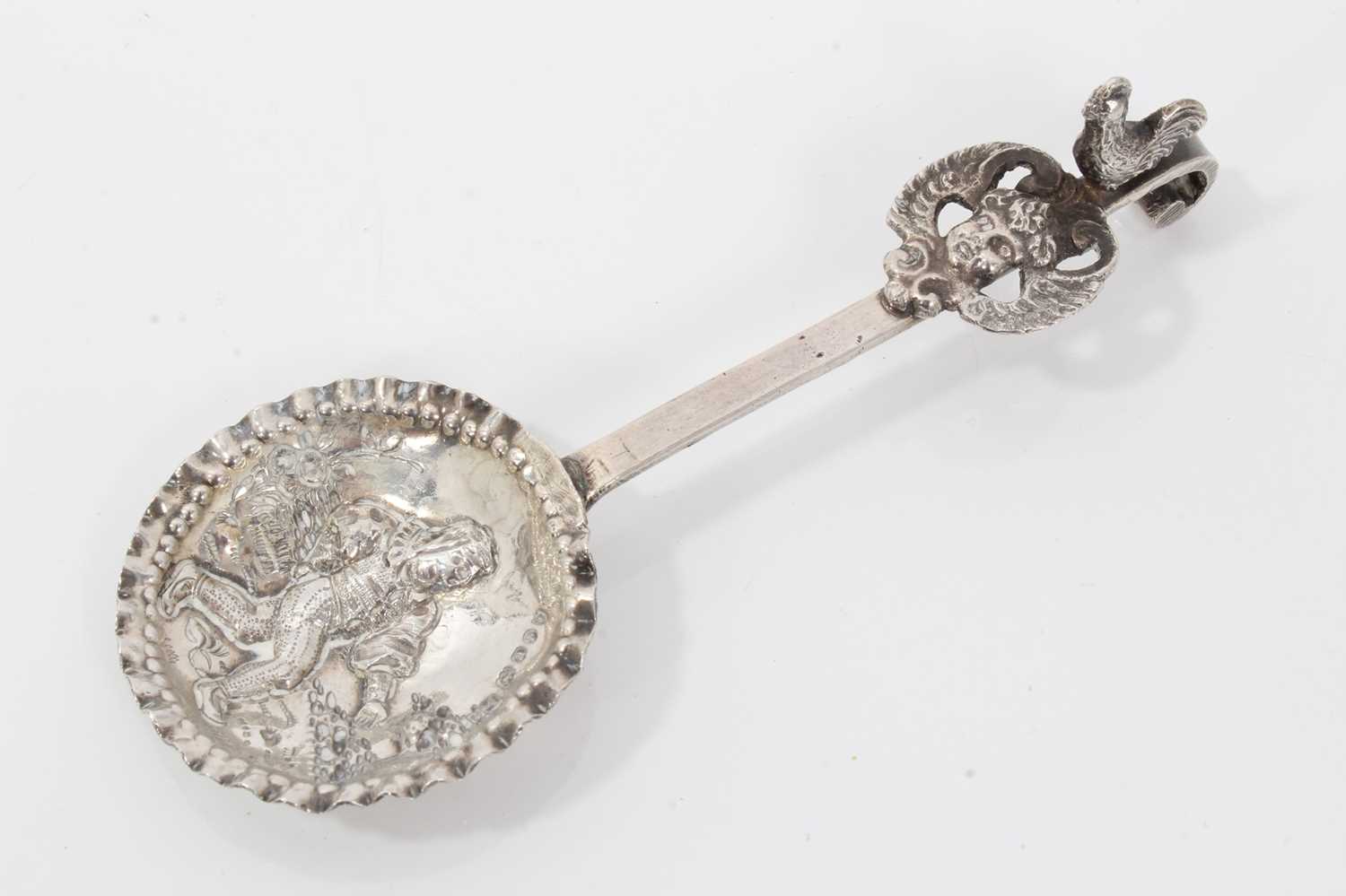 19th century Continental silver caddy spoon with embossed decoration, stamped 930 and import marks f - Image 9 of 10