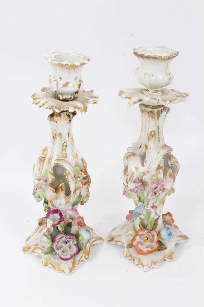Pair of Paris flower-encrusted candlesticks, circa 1860, with gilt scrollwork stems, 25cm tall - Image 4 of 13